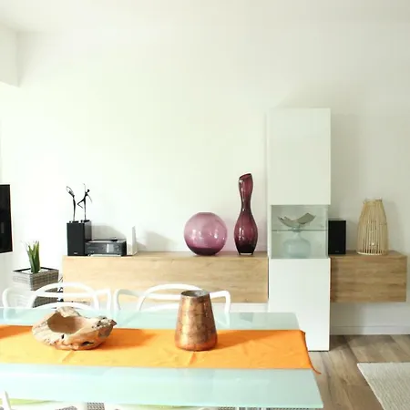 Parkside Apartment *